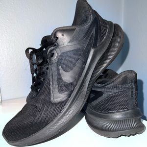 Nike Women's Downshifter 10 Running Shoes